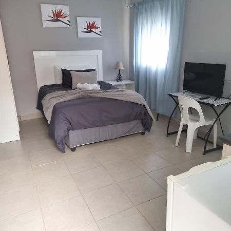 Stay At Home Airport Lodge Κέμπτον Παρκ Εξωτερικό φωτογραφία