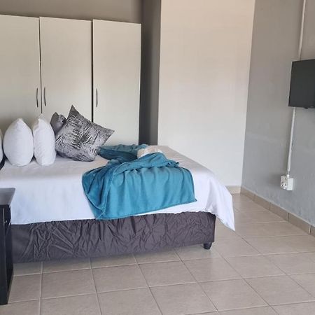 Stay At Home Airport Lodge Κέμπτον Παρκ Εξωτερικό φωτογραφία