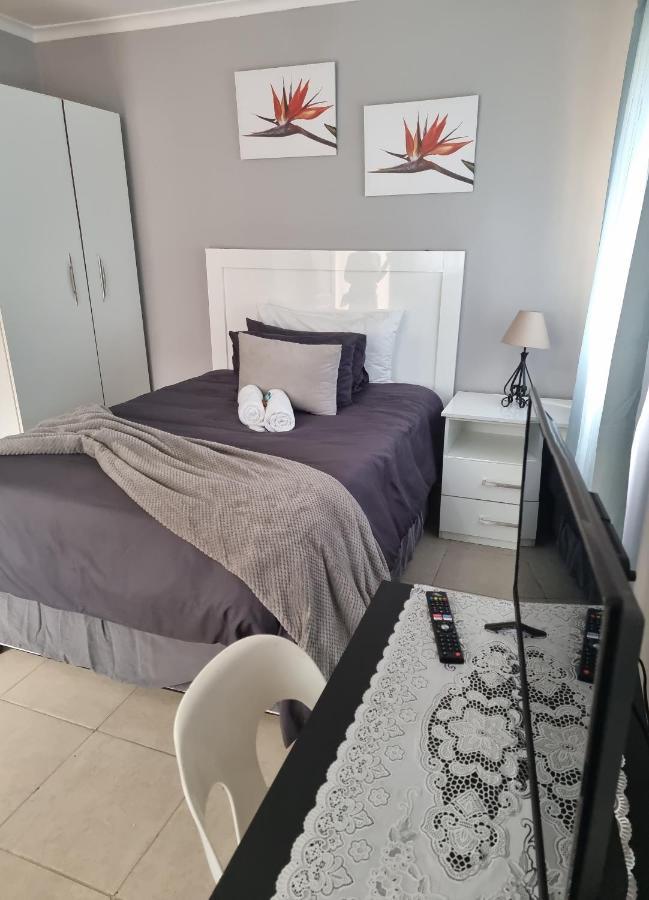 Stay At Home Airport Lodge Κέμπτον Παρκ Εξωτερικό φωτογραφία