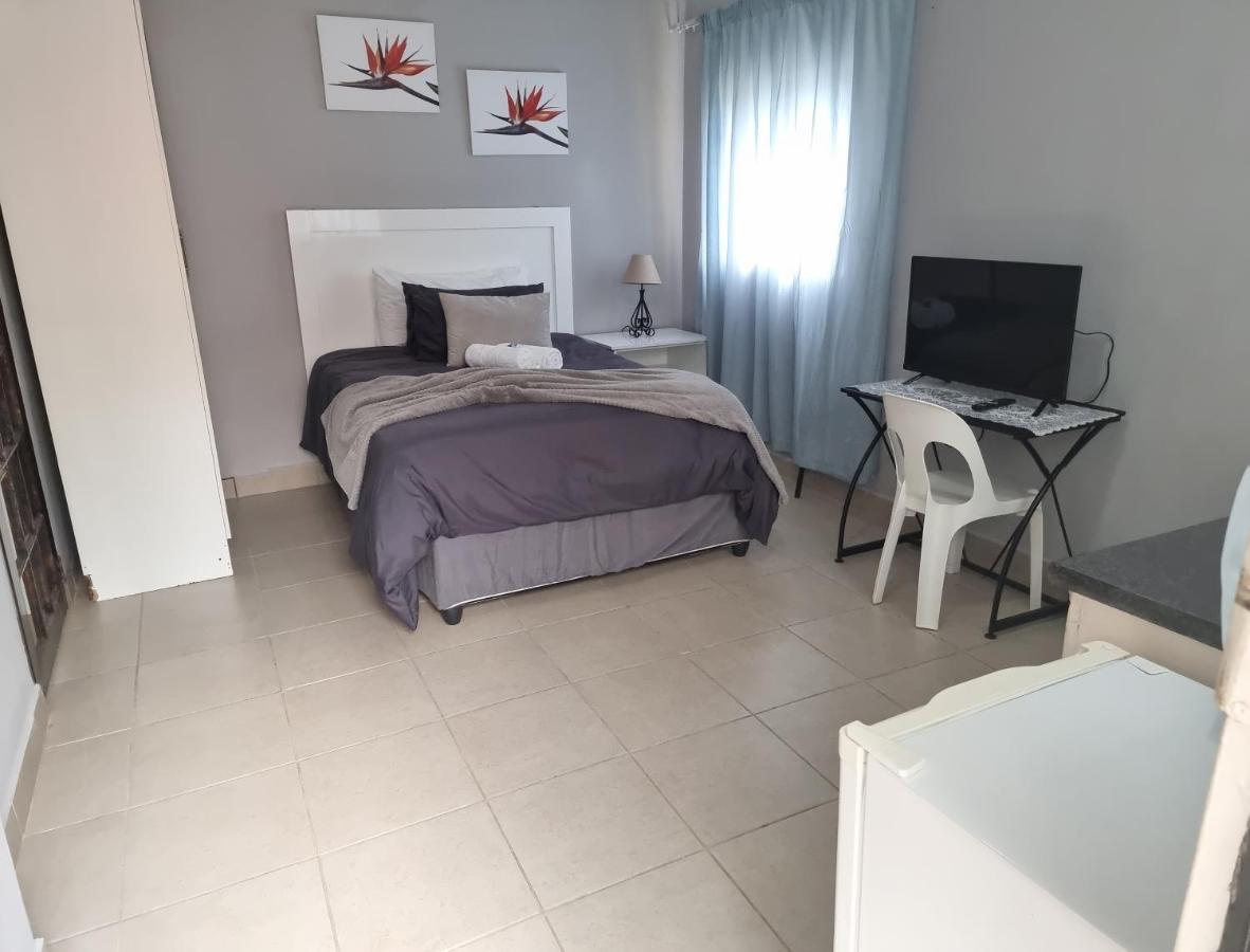 Stay At Home Airport Lodge Κέμπτον Παρκ Εξωτερικό φωτογραφία