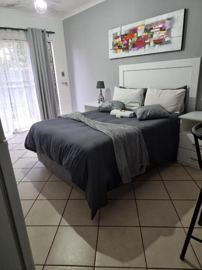Stay At Home Airport Lodge Κέμπτον Παρκ Εξωτερικό φωτογραφία