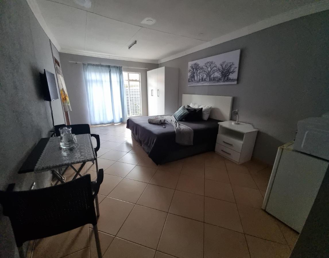 Stay At Home Airport Lodge Κέμπτον Παρκ Εξωτερικό φωτογραφία