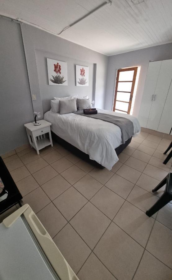 Stay At Home Airport Lodge Κέμπτον Παρκ Εξωτερικό φωτογραφία