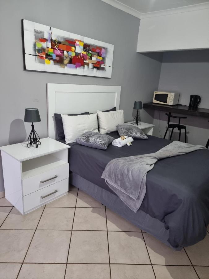 Stay At Home Airport Lodge Κέμπτον Παρκ Εξωτερικό φωτογραφία