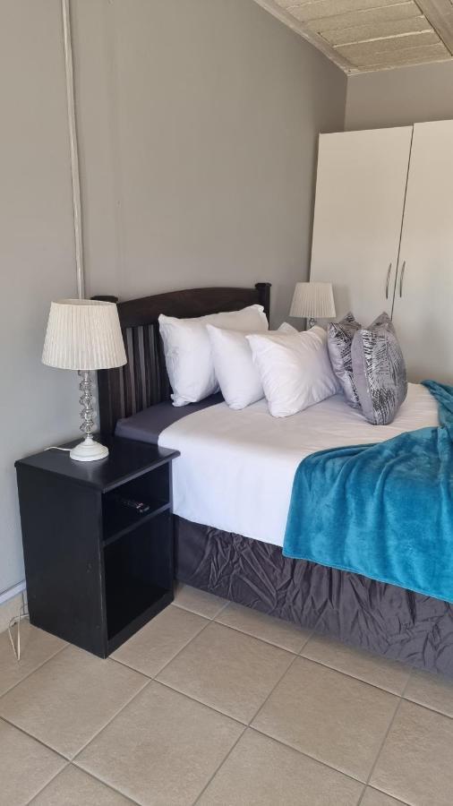 Stay At Home Airport Lodge Κέμπτον Παρκ Εξωτερικό φωτογραφία
