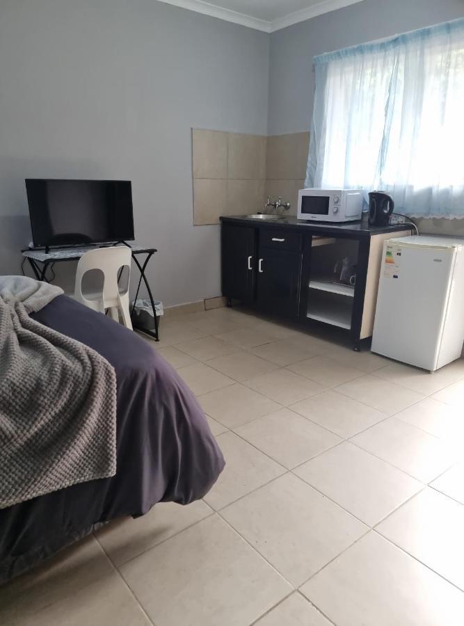 Stay At Home Airport Lodge Κέμπτον Παρκ Εξωτερικό φωτογραφία