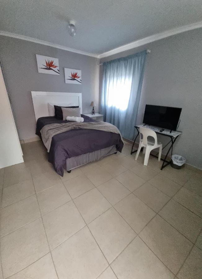 Stay At Home Airport Lodge Κέμπτον Παρκ Εξωτερικό φωτογραφία