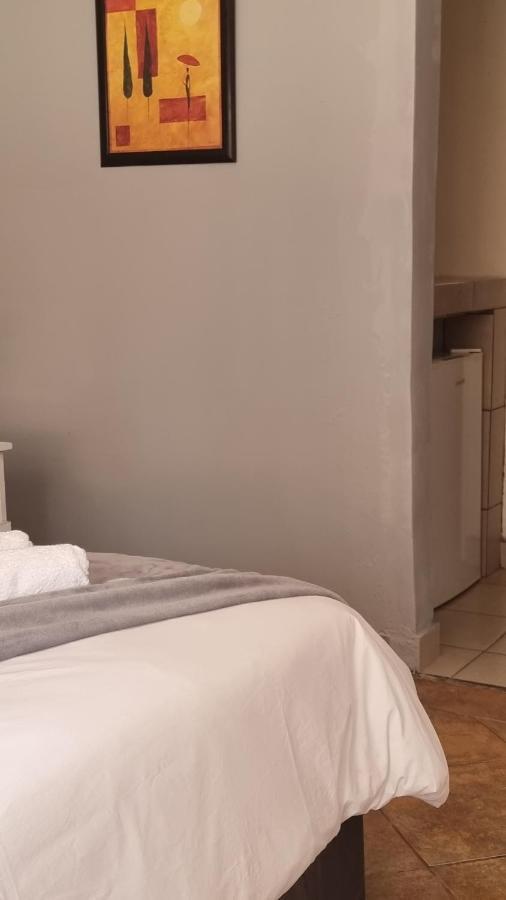 Stay At Home Airport Lodge Κέμπτον Παρκ Εξωτερικό φωτογραφία
