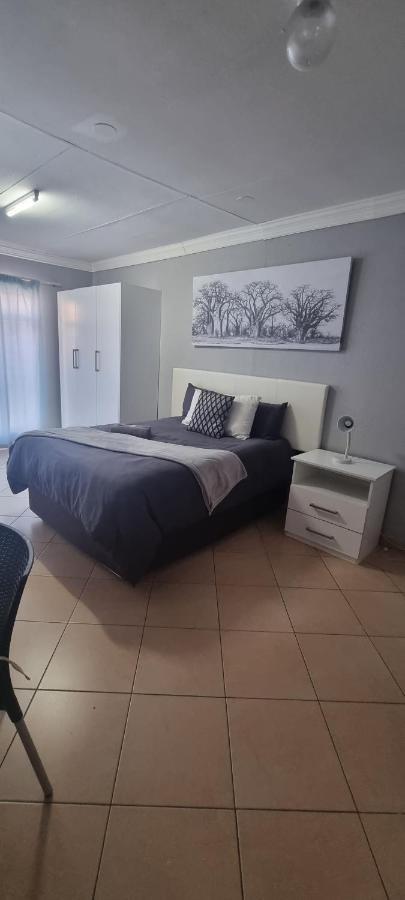 Stay At Home Airport Lodge Κέμπτον Παρκ Εξωτερικό φωτογραφία