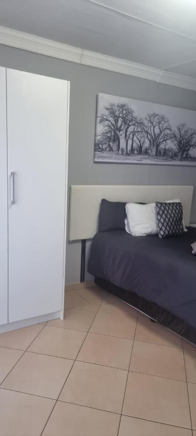 Stay At Home Airport Lodge Κέμπτον Παρκ Εξωτερικό φωτογραφία